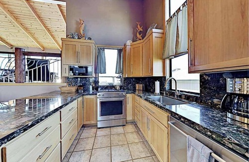 Bodega Bay House | Bodega Bay Oceanview Home with Hot Tub & Sauna