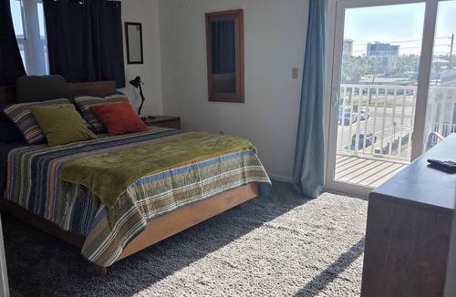 Bay Esplanade Condo | Bohemian Beachfront Condo Panaramic Views Pet Friendly