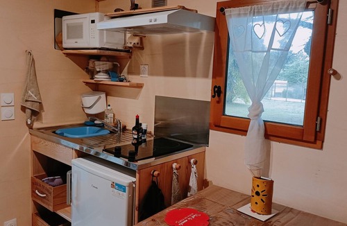 Vilde-Guingalan Cabin | Bohemian Getaway: A Caravan in the Heart of the Breton Countryside. 15 minutes from Dinan.