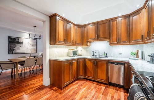 Junction Triangle House | Boho 2 bed, 2.5 bath biohackers oasis - live, work and play!
