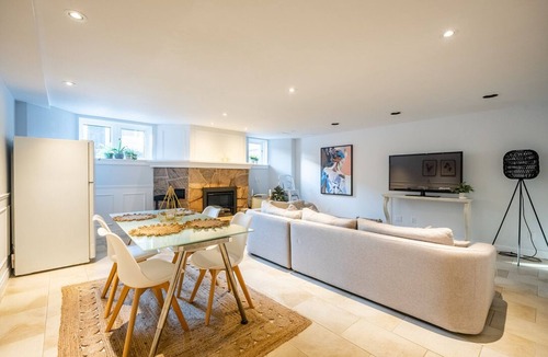 Junction Triangle House | Boho 2 bed, 2.5 bath biohackers oasis - live, work and play!