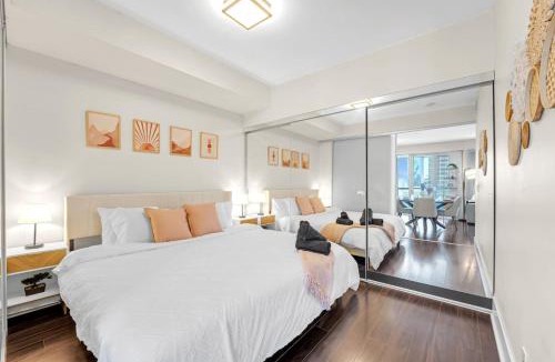 Toronto Entertainment District House | Boho 2bdrm Sleeps 6 near Rogers MTCC Union CN tower