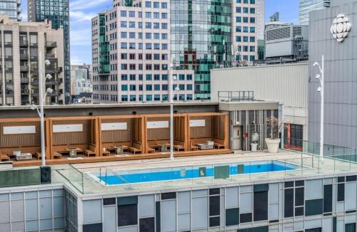 Toronto Entertainment District House | Boho 2bdrm Sleeps 6 near Rogers MTCC Union CN tower