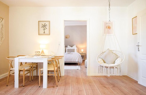 Enzberg Apartment | BOHO-Apartment - Feel like Home, Tiny Bathroom & Garage, 60m2