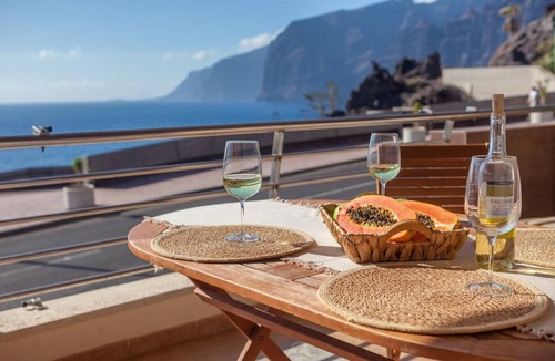 Puerto de Santiago Apartment | Boho Avilla: Modern 2BR Apartment in Balcón de Los Gigantes – Pool & Parking