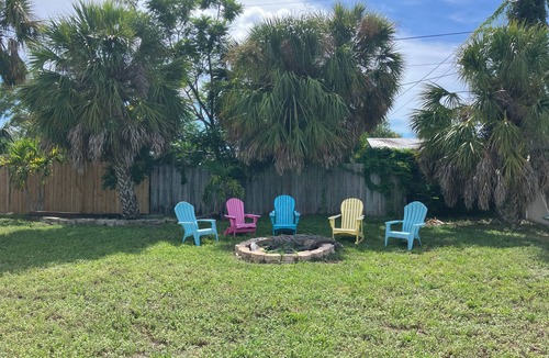 South Bradenton House | Boho Beachy getaway with large backyard nestled between downtown and the beach
