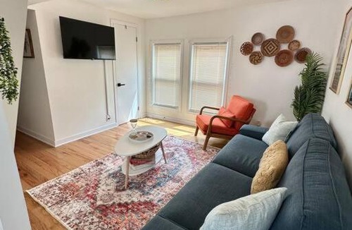 Logan Square Apartment | Boho Bliss - 1Br, 1Bath w/Patio!