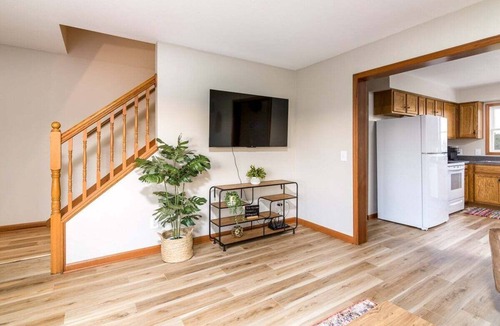 Homerville Apartment | Boho Bungalow | Amish Country + Outdoor Patio