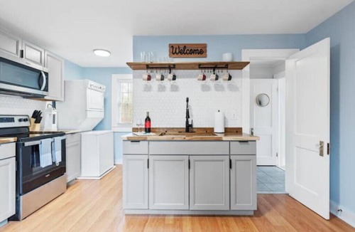 Apex House | BOHO BUNGALOW - STEPS FROM HISTORIC DOWNTOWN APEX