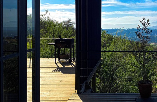 Villa Alemana Cabin | Boho-Chic Cabin: Private Sauna, Freestanding Tub & Views