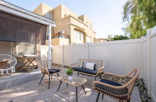 Pacific Beach House | Boho Chic Cottage Walk to Cafes Outdoor Lounge