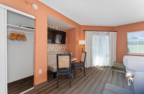 Southwest Orlando Apartment | Boho Chic Garden Condo 7 Min to Universal Parks