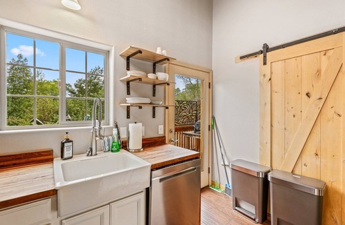 Southside House | Boho Chic Mountain Loft | Walk to Downtown & NAU | AC, Gas Fireplace, Balcony with Grill
