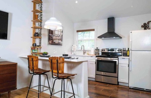 Greater Heights Apartment | boho chic: pool+hot tub, Easy World Cup Access