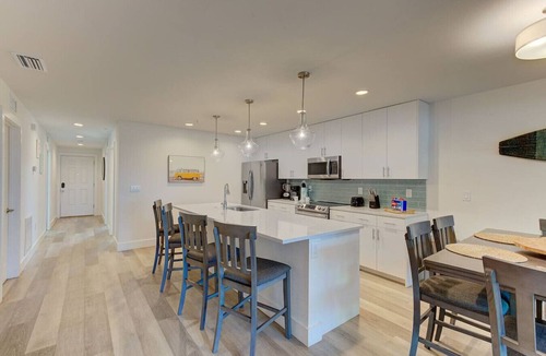 Madeira Beach Condo | Boho Condo 3/3 Heated pool