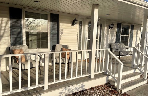 Sheboygan Falls House | Boho Farmhouse - Fire Pit - Huge Backyard-Golfing - Family Friendly