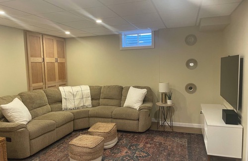 Sheboygan Falls House | Boho Farmhouse - Fire Pit - Huge Backyard-Golfing - Family Friendly