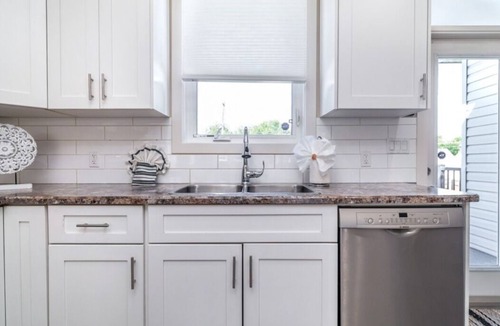North Central Edmonton House | BoHo House-Sleeps 17-Garage-3 Kitchens-Fireplace