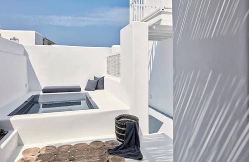 Mykonos Town Apartment | Boho Junior Suite Outdoor Jacuzzi