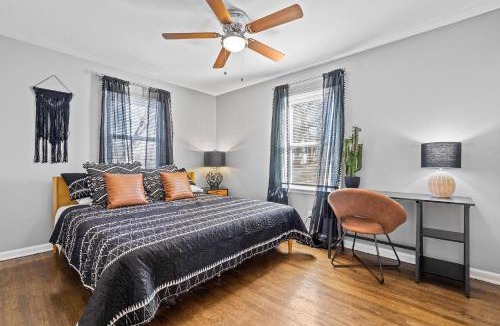 Merriam House | Boho Lounge - Pet Friendly Home Close to I-35 & KC