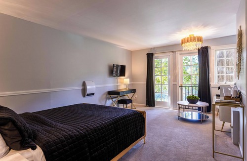 Northwood Hotel | Boho Manor Resort - Room 24