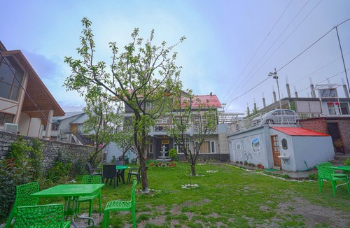 Simsa Village Cottage | Boho Mansion 5BHK - King bed, Garden, Bonfire, Parking, Food