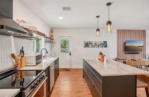 Bearss Plaza Villa | Boho Oasis Close to Everything in Tampa