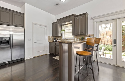 Fayetteville House | Boho Outdoor Hangout U of A- 8 min Quick Bike to Centennial Park