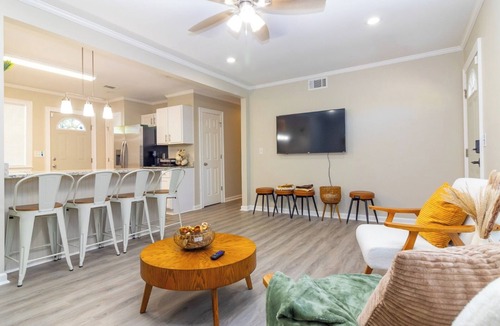 Columbus House | Boho Retreat that sleeps 8, 3bd 2bath centrally located to Ft. Moore and CSU