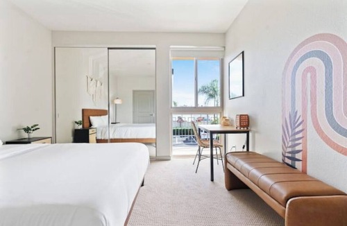 National City Apartment | Boho Rooftop Pool & Hot Tub Apt