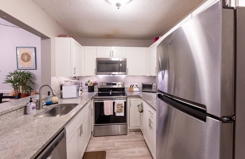 Dolphin's Cove House | Boho-Style 2 Bed 2 Bath - 5 Mins From The Beach - Fenced In Yard - Pet Friendly