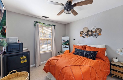 Provincetowne Hostel | Boho Vibes - Prime Location!