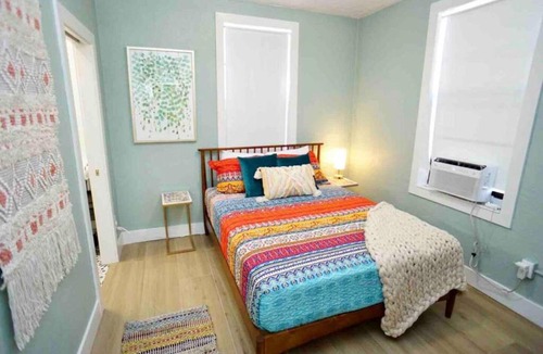 Smith's Memento Apartment | BOHO Vibes! Walk 2 Beach & Ocean Center!
