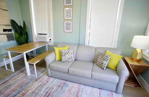 Smith's Memento Apartment | BOHO Vibes! Walk 2 Beach & Ocean Center!
