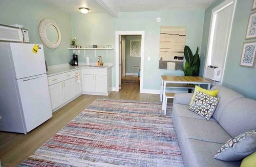 Smith's Memento Apartment | BOHO Vibes! Walk 2 Beach & Ocean Center! Pets OK