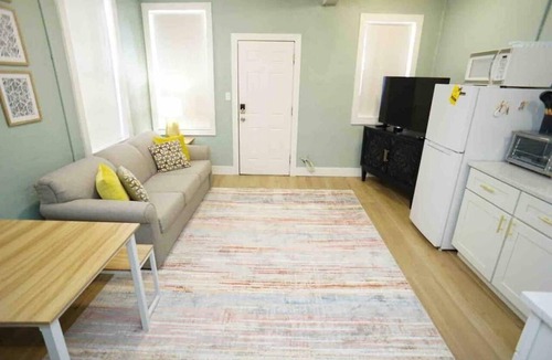Smith's Memento Apartment | BOHO Vibes! Walk 2 Beach & Ocean Center! Pets OK