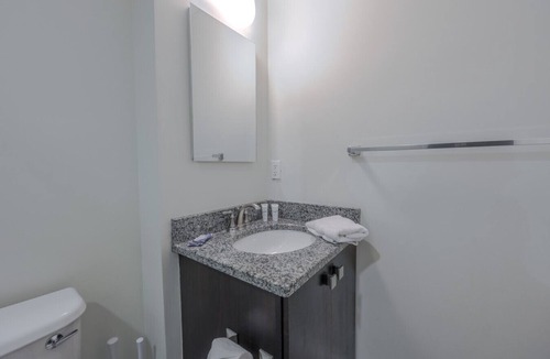Boston Financial District Apartment | Bold, Spacious 2br in Boston`s Financial District