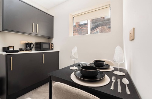 RopeWalks Apartment | Bold St | Sofa Bed | Kitchenette & Dining Room