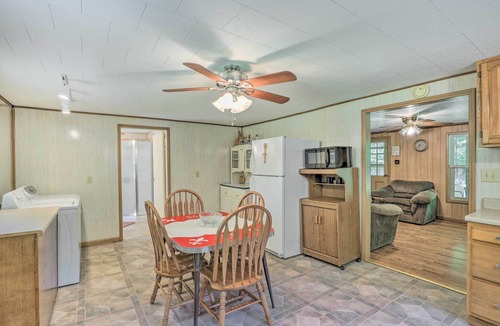 Marshall Cabin | Bonfires & BBQs! Creekside Retreat in Marshall