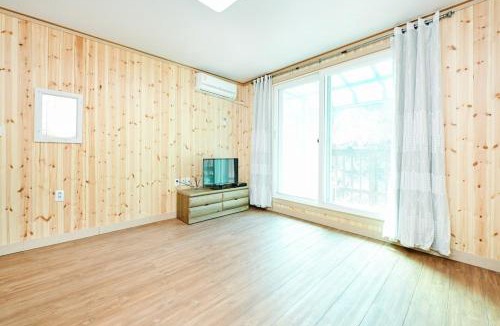 Seorak House | Bongmisan Gyegok Yedang Pension