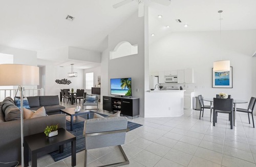 Bonita Bay Condo | Bonita Bay condo in Harbor Landing, 3 bedroom/2 bath with water view