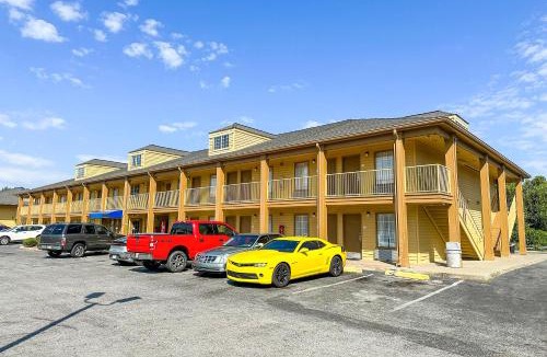 Meridian Hotel | Bonita Lakes Inn by Capital O Meridian I20