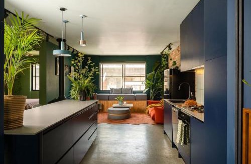 Collingwood Apartment | BONNE SOIREE ON SMITH - Architectural 2Bed Conversion with Parking