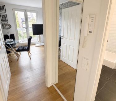 Bayenthal Apartment | Bonner Boutique Studio Balkon Garage u Lift