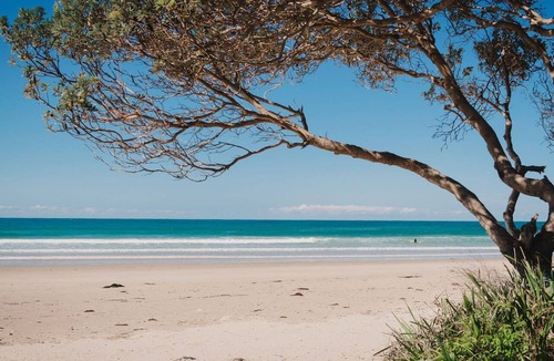 Bonny Hills House | Bonny Beach House - Accommodation with Pool 350 Metres To Rainbow Beach