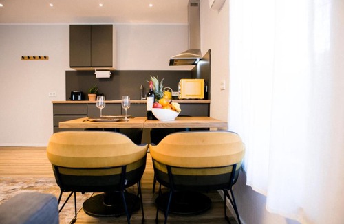 Sankt Augustin Apartment | bonquartier - LUX APT #2 Moderne, stilvolle Wohnung mit voll ausgestatteter Küche, Klimaanlage und Parkplatz