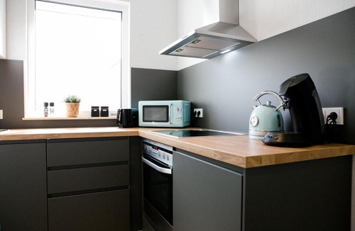 Sankt Augustin Apartment | bonquartier - LUXAPT#3 Chice, moderne Wohnung mit Self Check-In, voll ausgestatteter Küche, Klimaanlage und Parkplatz