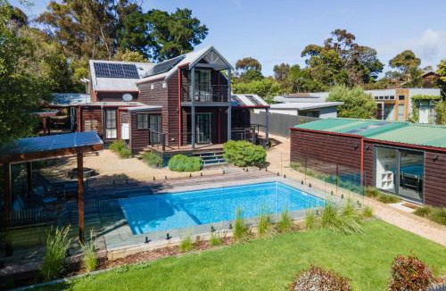 Somers House | Bonview Beach Boy with pool on the park