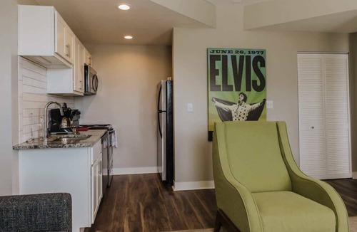 Chatham-Arch Apartment | Book 7 Apts Together - Near Lucas Oil Stadium