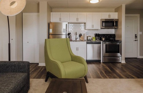 Chatham-Arch Apartment | Book 7 Apts Together - Near Lucas Oil Stadium